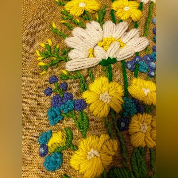 Vintage crewel work, Columbia Minerva, Erica Wilson, large panel daisies 1972 - Picture 3 of 10